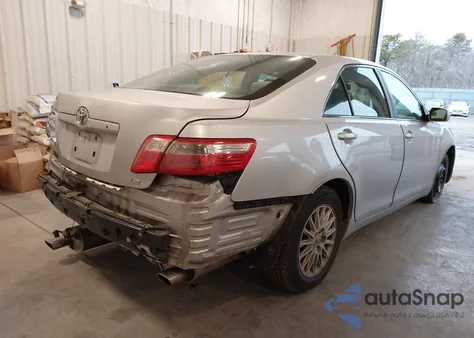 2008 Toyota Camry Le V6 z USA, uszkodzony, nr VIN 4T1BK46K28U060235